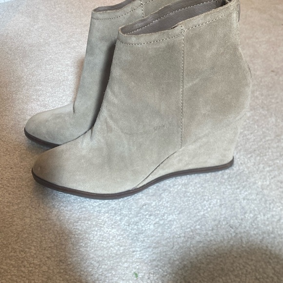 Dolce Vita Suede slip on suede wedge Booties 5.5 - Picture 1 of 6